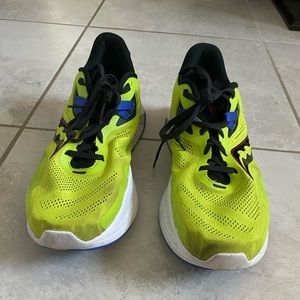 Men’s size 12 Saucony Guide